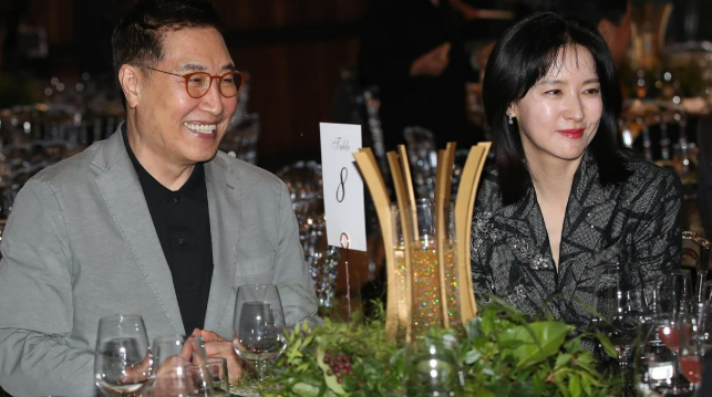 이영애♥정호영 결국 또 함께 포착…75세 남편과 시상식 찾은 모습