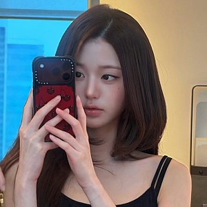 순간 단발 한 줄... 역대급 헤메 장착한 오늘자 장원영.jpg