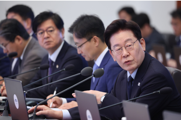 이재명 대통령 “연임 목적 개헌·정계개편 음모론에서 벗어나도 돼”⋯ 의혹 정면 반박