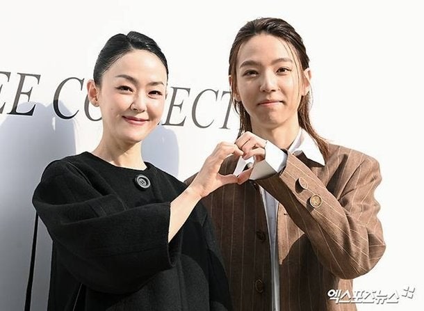가수 김윤아 19세 아들과 패션쇼 등장.. 아빠 김형규 닮은 붕어빵 외모?