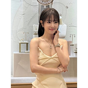 흰 드레스인데 밋밋하지 않네… 박보영 주얼리 패션에서 찾은 가을 모임룩 힌트
