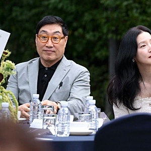 믿을 수 없는 초동안 미모! 이영애, 아름다운 예술인상 시상식 패션 분석