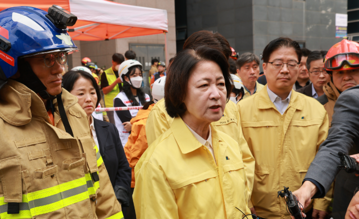 "관사에 불 지르겠다"…추미애 '소방 빨대' 발언에 60대 홧김 협박, 1시간 만에 검거