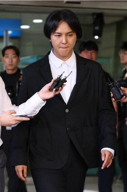 “제대했는데 다시 가라고?” 송민호 102일 재복무 절차 검토에 온라인 발칵