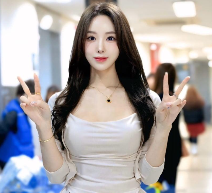 "시즌 끝 깜짝결혼 공개!" SSG 최민준,이리안 수년 열애 끝 백년가약. 동갑내기 사랑의 결실....