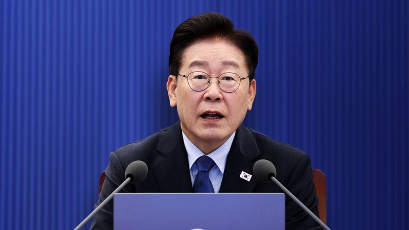 지지율 최저 찍었다던 2주 전과 딴판, 李 대통령 44%로 반등했습니다.