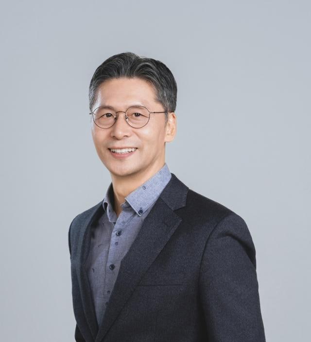 "삼성전자 7만원, SK하이닉스 20만원" 예언한 이주완 인더스트리 애널리스트 누구?
