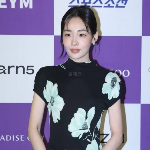 "아이유 제치고 베스트드레서" 청룡 레드카펫 뒤집은 김민하 500만원대 드레스