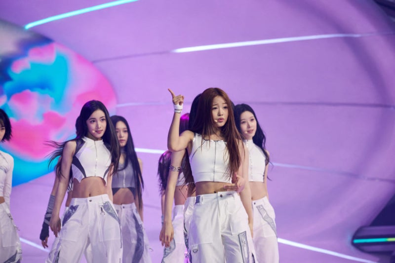 A2O LITE NEON 멜론 1위 29시간, 흥행 요인과 가사 반응