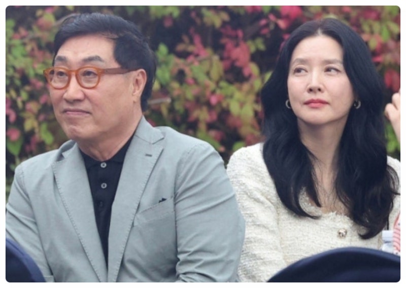 20살 차이 맞아? 2조 자산가 남편과 시상식 나타난 이영애 정호영 부부 다정한 근황