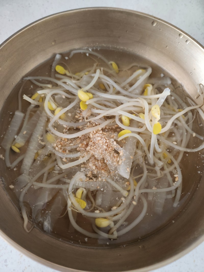 콩나물국 끓이는 법 무 넣어 시원하게 끓이는 레시피