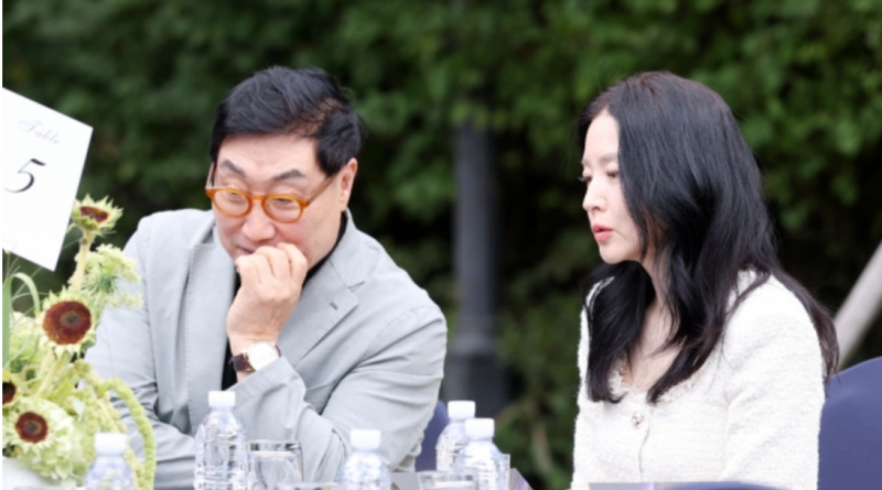 이영애 75세 남편과 시상식 동반 참석…20살 나이 차이 잊게 한 다정한 부부의 근황