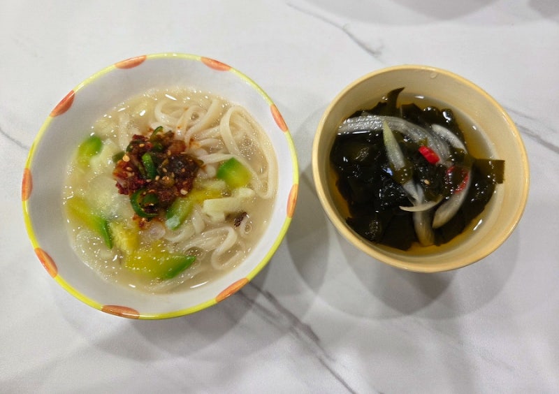 주말 아점 냉털 메뉴, 멸치디포리 다시팩으로 칼칼한 칼국수 끓이기