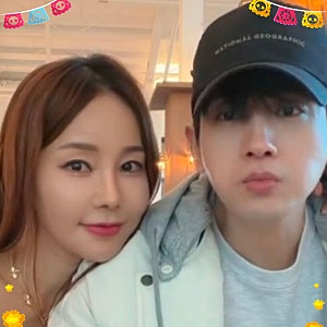 17살 연상 미나와 이혼? 류필립이 홀로 미국행 비행기에 오른 내막