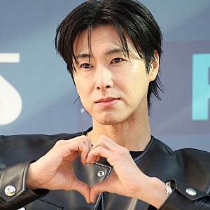 두 달 만에 버블 켠 유노윤호…“존중 없는 분은 나가세요” 20년 차 아이돌의 소통논란 파묘....