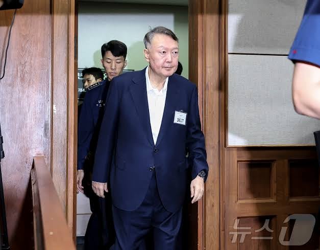 윤석열 전 대통령 '평양 무인기 작전' 항소심, 특검 징역 30년 구형 소식