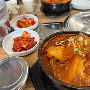 서울역 맛집 뼈해장국 _ 청년감자탕순대국 서울역점 얼큰묵은지뼈해장국 후기