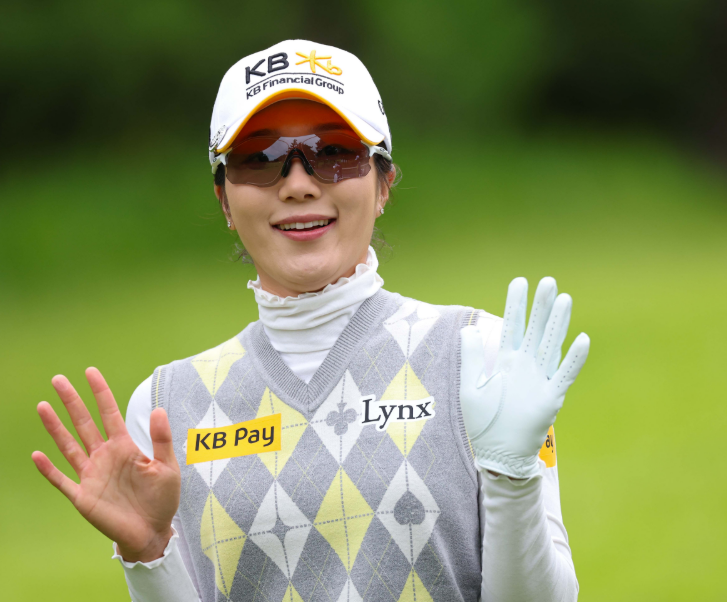 "17년 동안 한 번도 떨어진 적 없다" KLPGA '철녀' 안송이 프로, 400경기 금자탑 뒤 찾아온 시드 ....