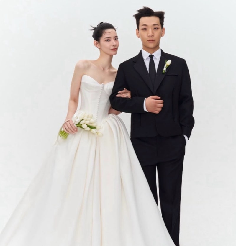 “딸까지 함께한 웨딩 화보”…양홍원♥원현주, 8년 사랑 드디어 결실