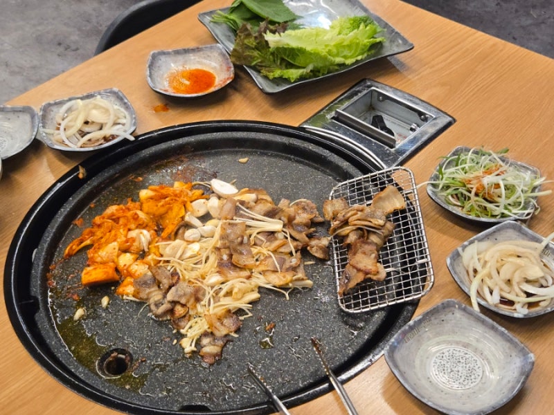 강남역 24시 맛집 대패마켙 강남논현점, 새벽 3시 삼겹살 땡길 땐 여기!