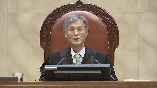 조희대 대법원장 탄핵 움직임에 주요신문 사설...비판과 탄핵은 달라, 신중해야