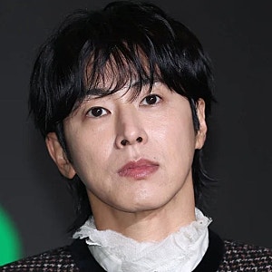 “두 달 만에 왔는데 팬들 보고 나가라고?” 유노윤호, 유료 소통앱에서 벌어진 기싸움 논란