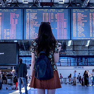 제주공항 항공편 무더기 지연·결항으로 승객 혼란…김포행 일부 인천으로 변경