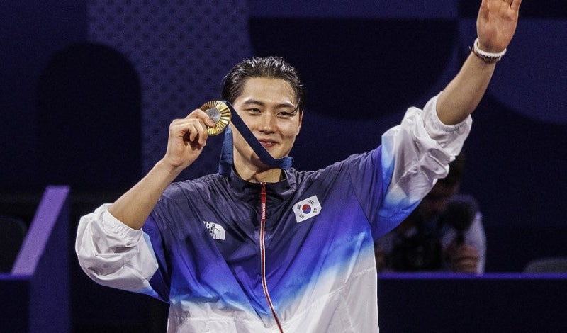 아시안게임 2관왕 오상욱, 수술까지 미루고 코트에 섰는데 발목마저 다쳤다는 결승전 속사정....