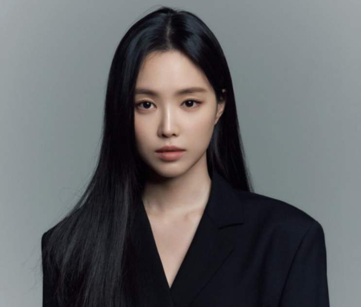 에이핑크 출신 손나은 <b>모친상</b>… 동생 <b>손새은</b>과 함께 <b>빈소</b> 지키는 안....