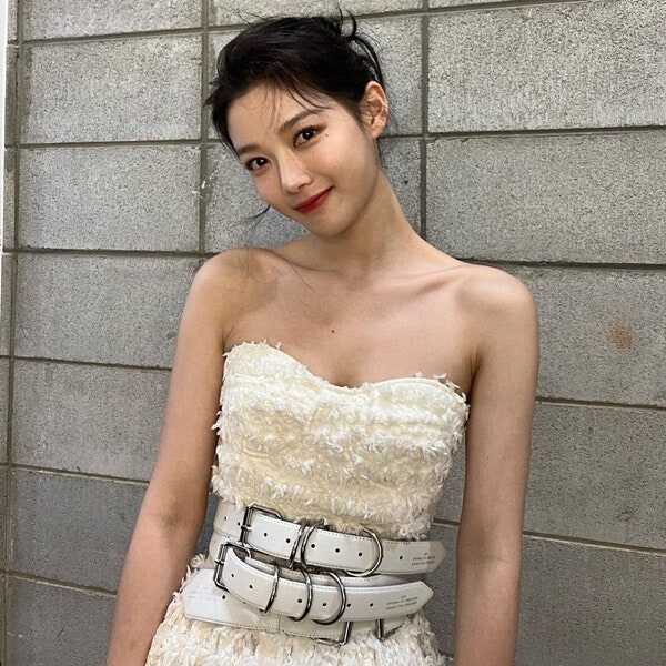김유정 프로필 나이 키 배우 아역 데뷔 학력 고향 가족 결혼, 드라마 ‘100일의 거짓말’ 최근....
