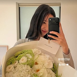 “하정우와 11살 차?” 차정원 결혼 발표 뒤 생일 하루 전 품에 안은 꽃다발