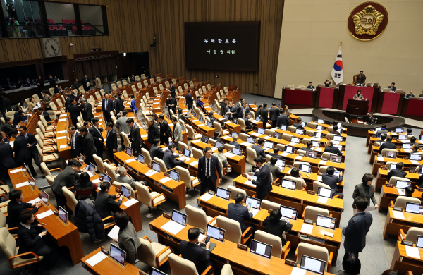 이 <b>대통령 지지율</b> 39%로 <b>반등</b>했는데 부정평가도 함께 오른 이유는
