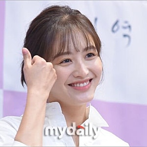 레인보우 출신 김재경, 결혼 이어 에세이 출간 소식 전한 근황은?