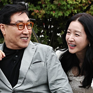 “질투 나는 미모, 이게 50대 비주얼?” 이영애♥정호영, 결혼 17주년 부부의 다정한 외출