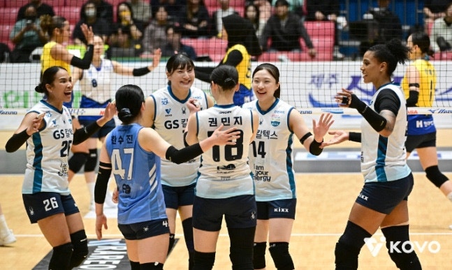 [여자배구] 실바 17점 폭발! GS칼텍스, 현대건설 3-0 완파…17일 흥국생명과 컵대회 4강 격돌