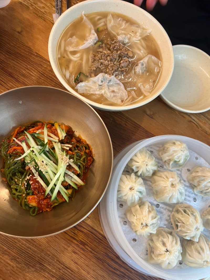 [서울/명동] 명동교자 본점 방문 후기! 진한 칼국수와 찐만두, 마늘김치까지 완벽 조합