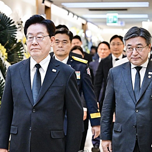 李대통령 부천 화재 순직 소방관 빈소 조문: 고 김진석 소방위 추모 및 옥조근정훈장 추서