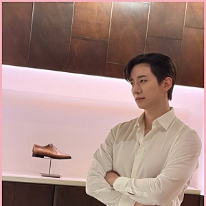 이준호 파리 근황, 『왕자님』 비주얼…새 드라마 '주한이국대사관' 확정