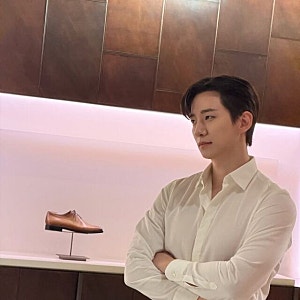 이준호 파리 화보 미모.. 프랑스 파리에서 공개한 SNS 사진 속 스타일링과 차기작 배역은?