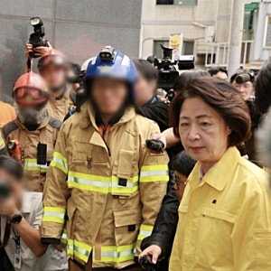 부천 공장 화재 심정지 소방관 끝내 사망...소방관 모욕 추미애는 사과 안 해