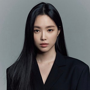 에이핑크 출신 배우 손나은 모친상 비보, 프로골프 선수인  동생 손새은과 빈소 지켜