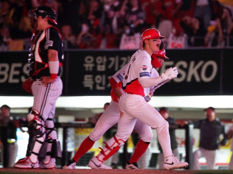 <b>김도영</b>, 큰 순간에 기대에 답하는 사람 — 통산 100호 홈런왕의 첫 준....