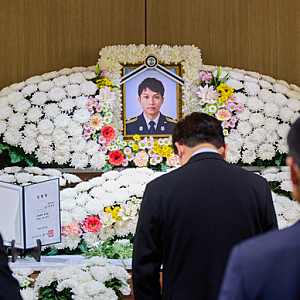 이 대통령 부천 공장 화재 순직 소방관 빈소 조문… 옥조근정훈장 추서 및 안전대책 보완 약....