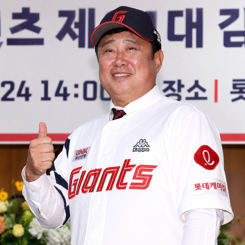 “3년 연속 7위인데 재계약” 롯데 김태형 감독, 구단이 아직 결론 못 낸 이유