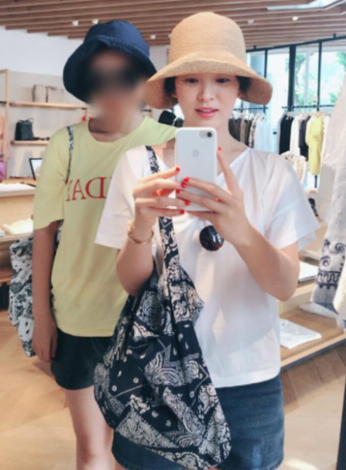 "명품만 드는 줄 알았는데.." 송혜교 애착템 에코백, 3만원대라고?