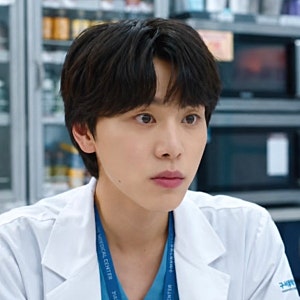 ‘저 배우 누구야?’ 반응 터졌다…‘닥터X’ 김우석 프로필 관심 폭발