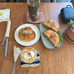 합정 조용한 카페 추천, 언요크 (카다멈번, 잠봉 베이글 샌드위치, 언요크커피, 호지차라떼)