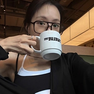 손나은 모친상 비보, 동생 손새은과 빈소 지켜