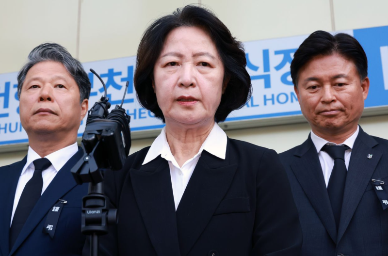 故 김진석 소방위 빈소 찾은 추미애, ‘사과 바라시니까’ 발언이 다시 부른 정치권 공방