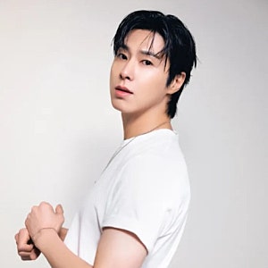 “존중 없는 분은 나가세요” 유노윤호, 유료 소통 앱에서 팬과 설전 벌인 이유